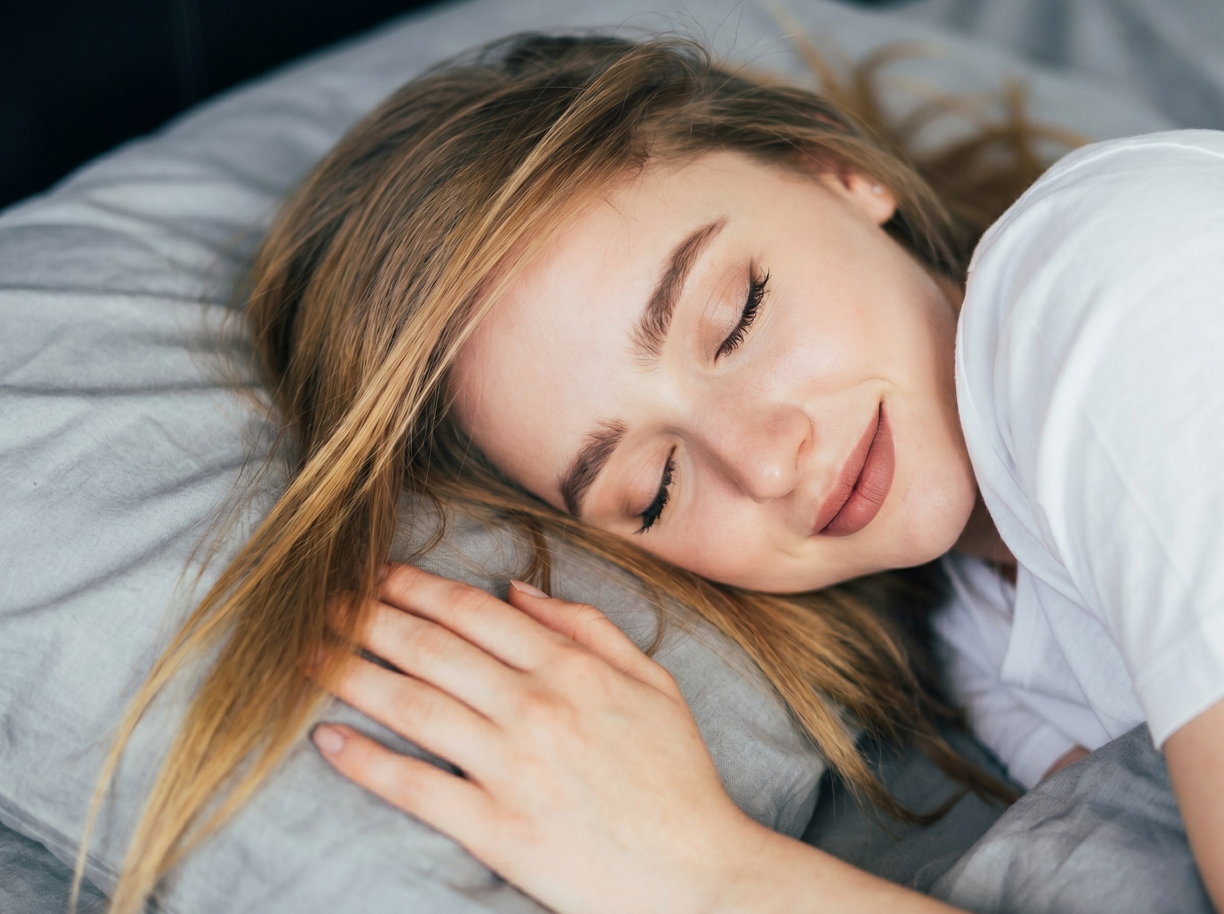 Циркадные ритмы: почему недосып заметен на лице быстрее морщин